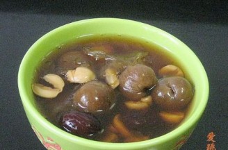 Tremella, Lotus Seed, Red Date and Longan Soup recipe