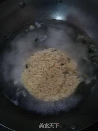 Delicious Instant Noodle Omelette recipe