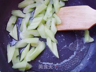 Good for A Century: Stir-fried Shrimps with Celery and Lily recipe