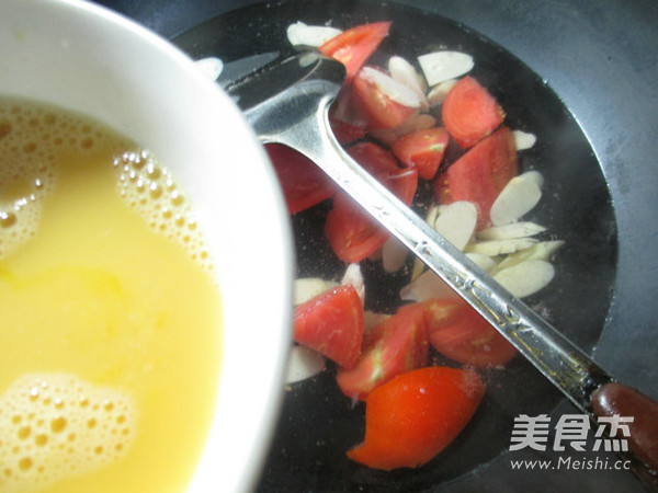 Egg, Tomato, Whip and Bamboo Soup recipe