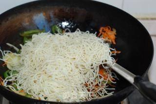 Stir-fried Chicken Noodles-home-cooked Fried Noodles Highly Praised by The Family recipe