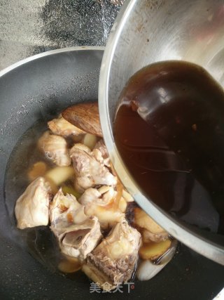 Stewed Chicken with Hazel Mushroom Noodles recipe