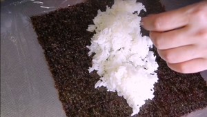 [video] A Simple and Easy-to-make Seaweed Rice Covered with Seaweed, Not Enough to Make Enough recipe