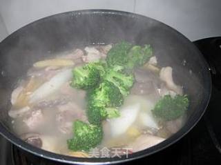 Xiaoji and Spleen-three Fresh Ribs Soup recipe