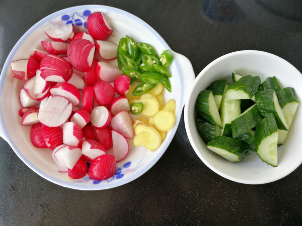 Chicken Feet with Radish and Cucumber recipe