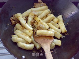 Stir-fried Noodle Roll with Orchid Pork Slices recipe