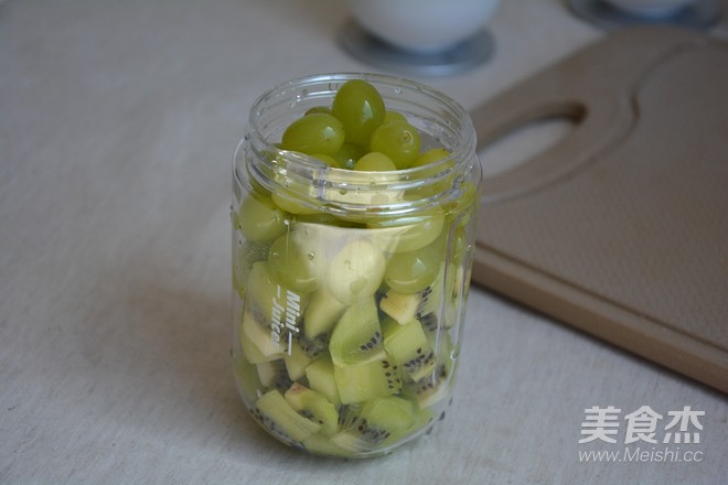 Kiwi Grape Juice recipe