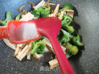 Stir-fried Yuba with Mustard and Broccoli recipe