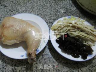 Black Fungus, Lamb's Tail, Bamboo Shoots and Chicken Leg Soup recipe