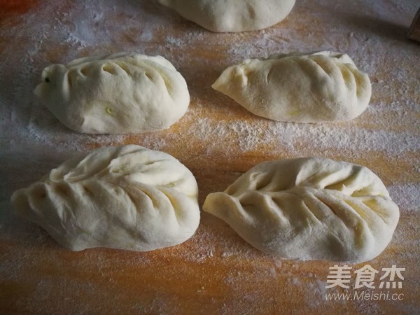 Three Fresh Buns with Willow Leaf Su recipe