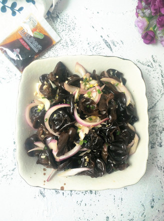 Fungus Mixed with Onion Chubby Salad Dressing recipe