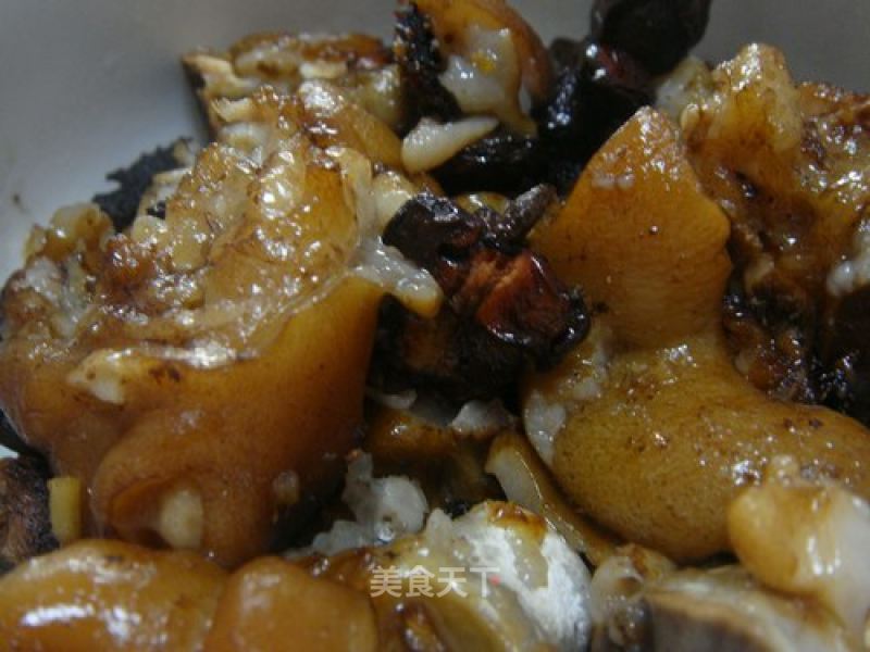 A Good Recipe for Beauty-braised Pig's Trotters in Sauce recipe