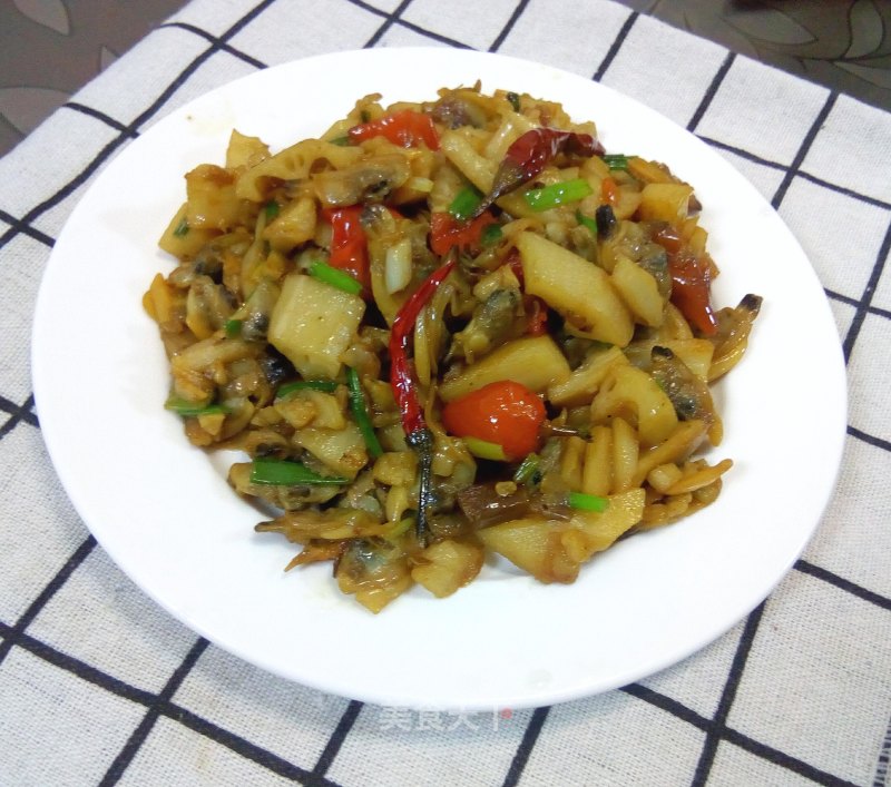 Stir-fried Clam with Hot and Sour Lotus Root recipe