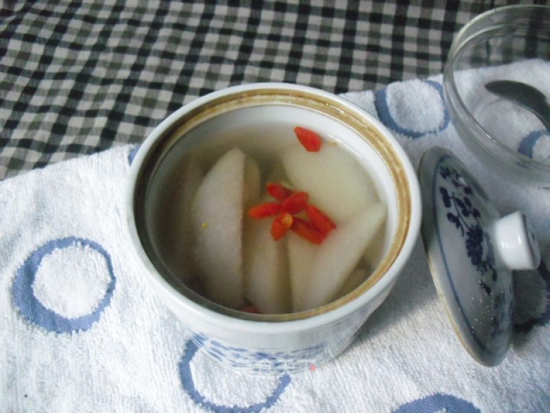 Steamed Sydney Pear with Rock Sugar and Wolfberry recipe
