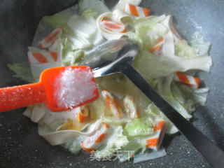 Heart-packed Shrimp Cake and Chinese Cabbage Belt Noodles recipe