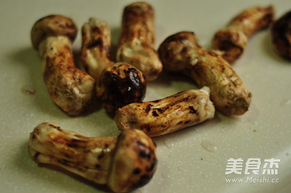 Roasted Matsutake Mushroom with Enamel Pot Lid recipe