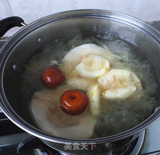 White Fungus Stewed Pear recipe