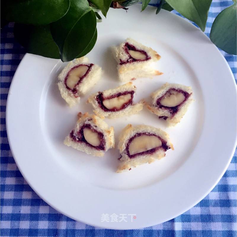 Toast Banana Blueberry Roll recipe