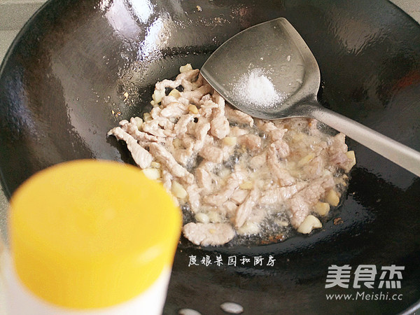 Fried Pork with Snow Peas recipe