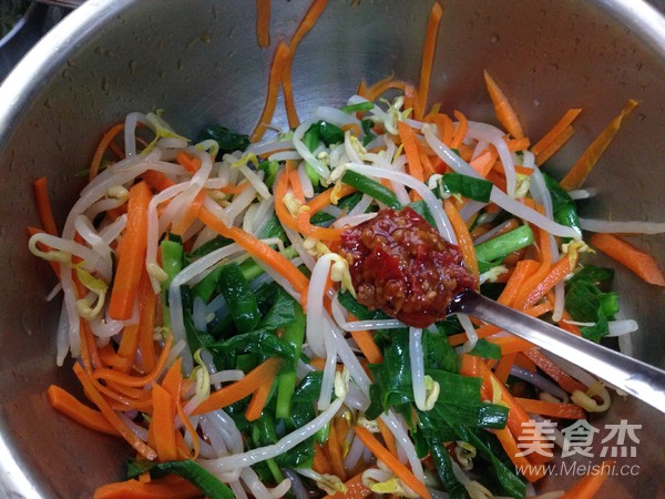 Leek Mixed with Bean Sprouts recipe