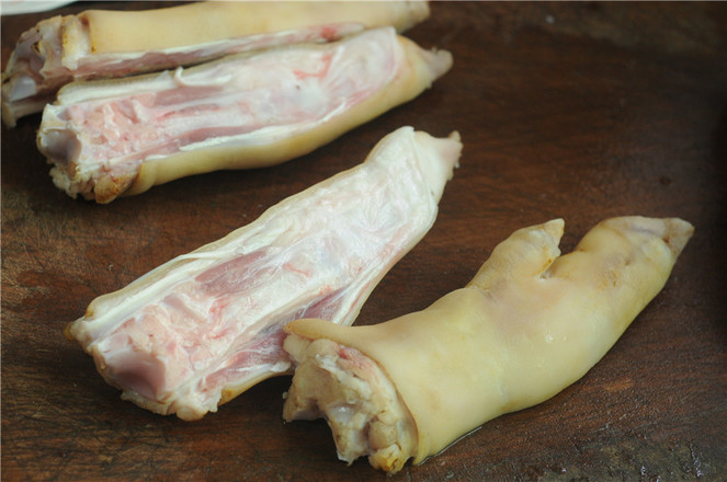 Roasted Pig's Trotter with Hericium recipe