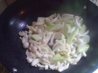 Stir-fried Loofah and White Jade Mushroom recipe