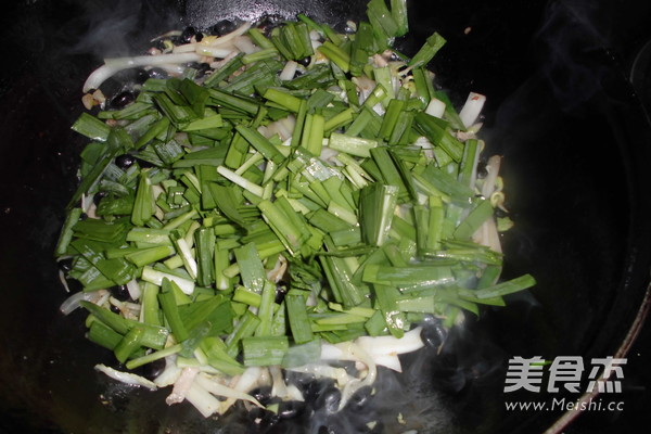 Stir-fried Cabbage with Black Bean Sprouts recipe