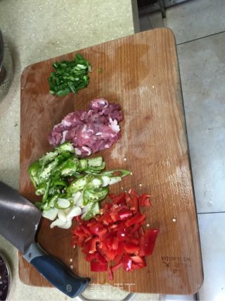 Stir-fried Pork Liver with Double Peppers recipe