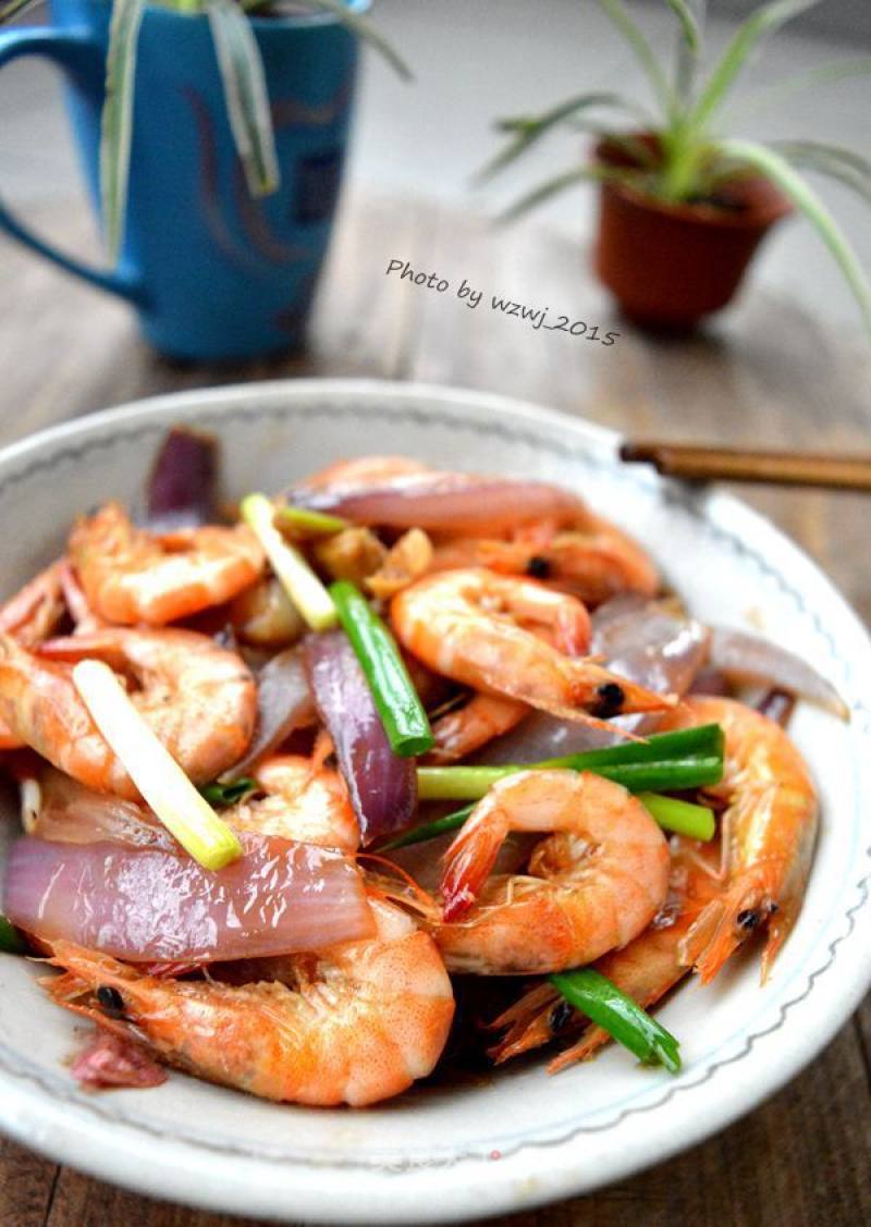 Fried Shrimp with Onion recipe