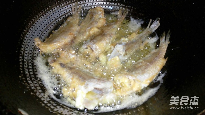 Fried Small Yellow Croaker recipe