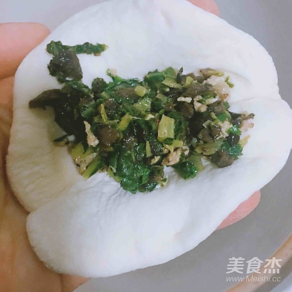 A New Use of Leftover Dumpling Filling—fried Buns recipe