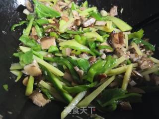 Stir-fried Pork with Green Pepper recipe