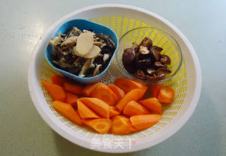 Dried Carrot Soup with Salted Pork Bone and Dried Vegetables recipe