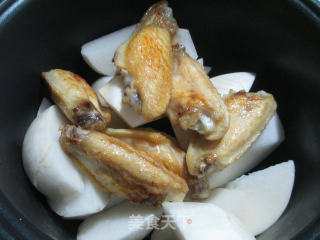 Braised Radish with Medium Wings recipe