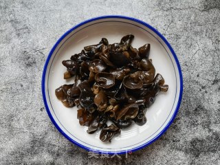 Millet Pepper and Coriander Mixed with Fungus recipe