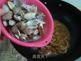 A Good Partner with Wine-popped Clams in Sauce recipe