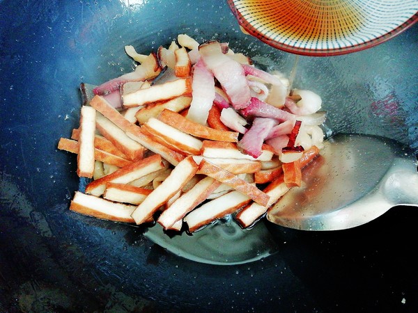 Stir-fried Bacon with Dried Radish recipe