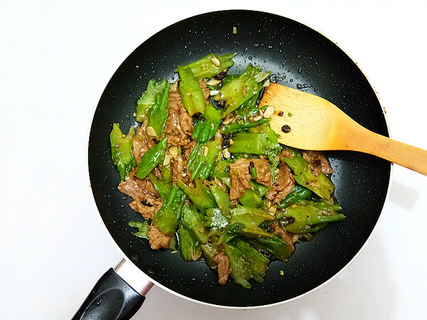 Beef Stir-fried Bitter Gourd recipe