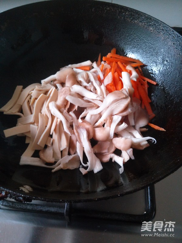 Thousands of Fried Xiuzhen Mushrooms recipe