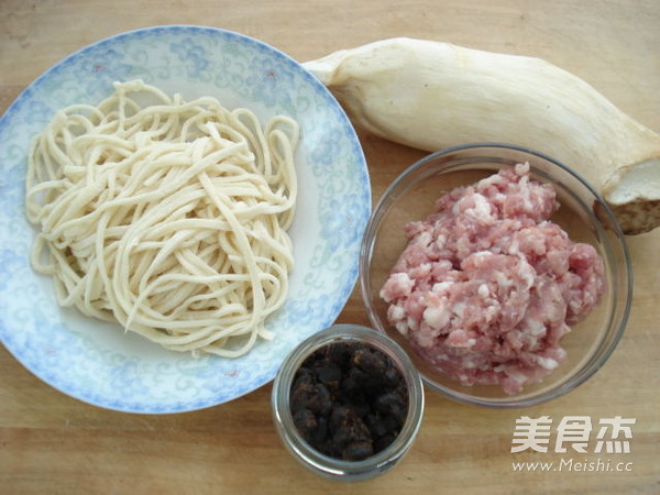 Pleurotus Eryngii and Black Bean Sauce Noodles recipe