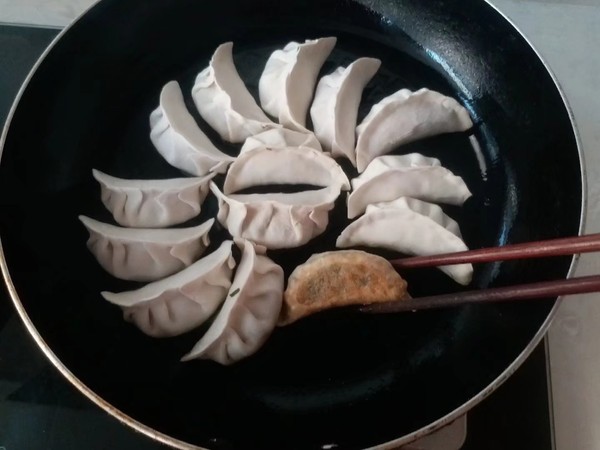 Delicious Shepherd's Purse Fried Dumplings recipe