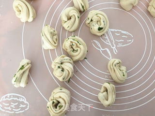 #春食野菜香#wild Green Onion Rolls recipe