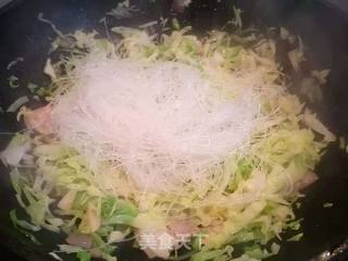 Stir-fried Vermicelli with Sliced Cabbage and Pork recipe