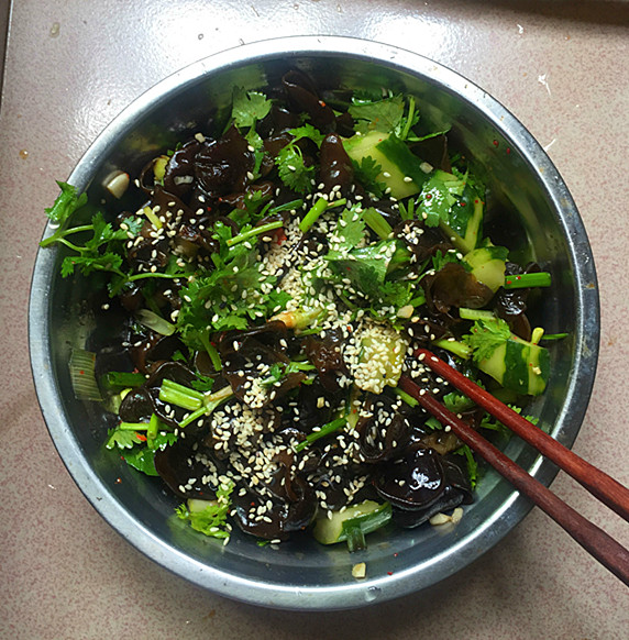 Cucumber Mixed with Black Fungus recipe