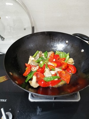 Scrambled Eggs with Green Red Pepper and Mushroom recipe