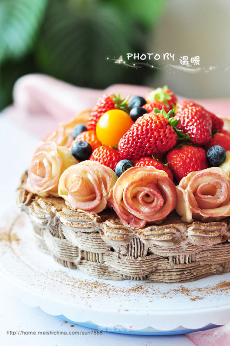 Rosehip Basket Cake