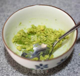 Lazy Way to Eat Avocado---avocado Netted Bread recipe