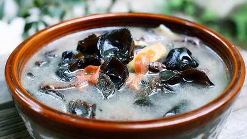 Fungus and Pig Blood Soup for Detoxification and Intestinal Cleansing recipe