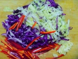 [summer Cold Dish] Two-color Cabbage Mixed with Pepper recipe