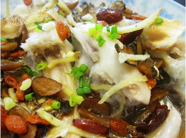 Chuanqiong Baizhi Steamed Fish Head recipe